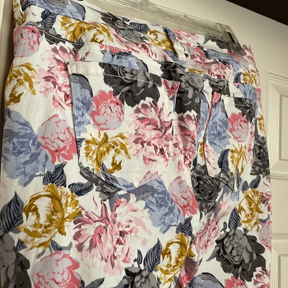 NWT torrid flower jean jeggings 14Short - Picture 7 of 10